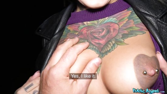 Guy scores a slut girl and screws her mouth