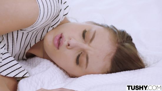 Curious college chick appreciates double penetration