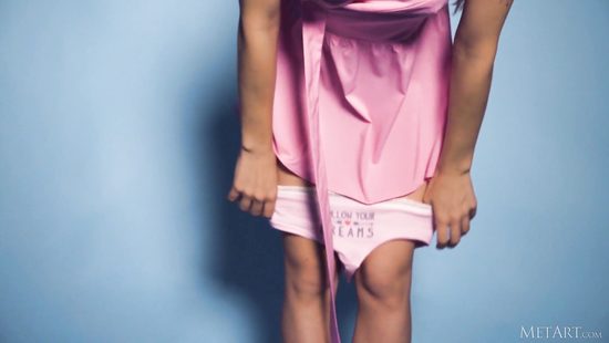 18-year-old sweetie marranges an erotic session on cam