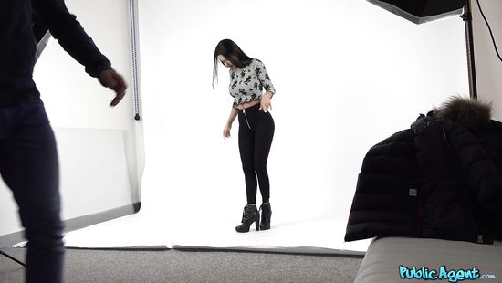 Flawless model fucked after erotic photo session