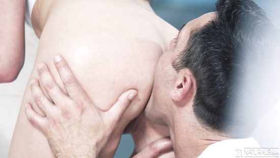 Tori Hendrix goes wild with her lover in a pool